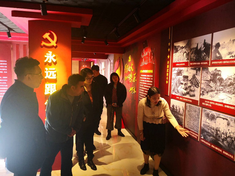 重温抗战史 共创新生活:中国电信秦皇岛分公司组织开展老党员慰问行动